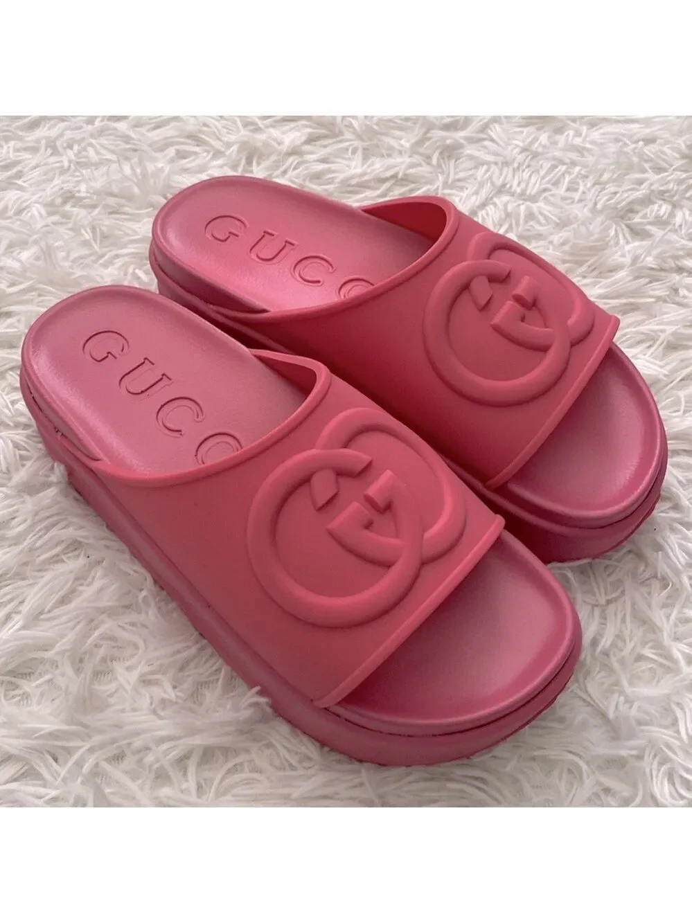 Gucci platform Pink Slide rubber Sandals with Iconic Logo